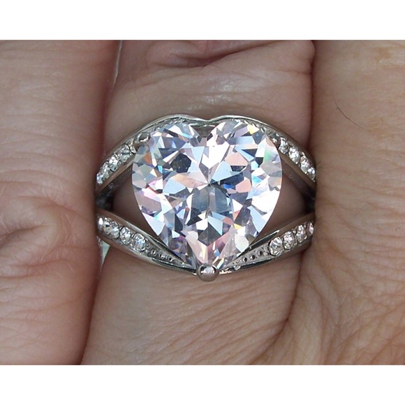 STAINLESS STEEL Large Cubic Zirconia Heart Ring - Picture 10 of 12